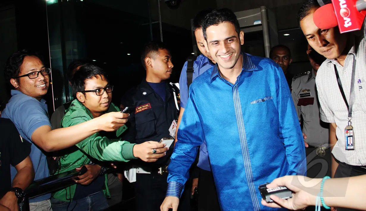 Muhammad Nazaruddin berjalan keluar usai menjalani pemeriksaan di KPK, Jakarta, Selasa (17/3/2015). Nazaruddin diperiksa dalam kasus dugaan korupsi pengadaan alkes di Universitas Udayana tahun anggaran 2009. (Liputan6.com/Helmi Afandi)