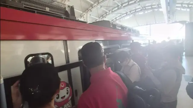 Cerita Penumpang LRT Jabodebek Gangguan, Rem Mendadak hingga Penumpukan di Stasiun Cawang