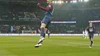 Winger Paris Saint-Germain merayakan gol yang dicetaknya ke gawang Marseille pada perempat final Coupe de France di Parc des Princes, Rabu (28/2/2018). (PSG)