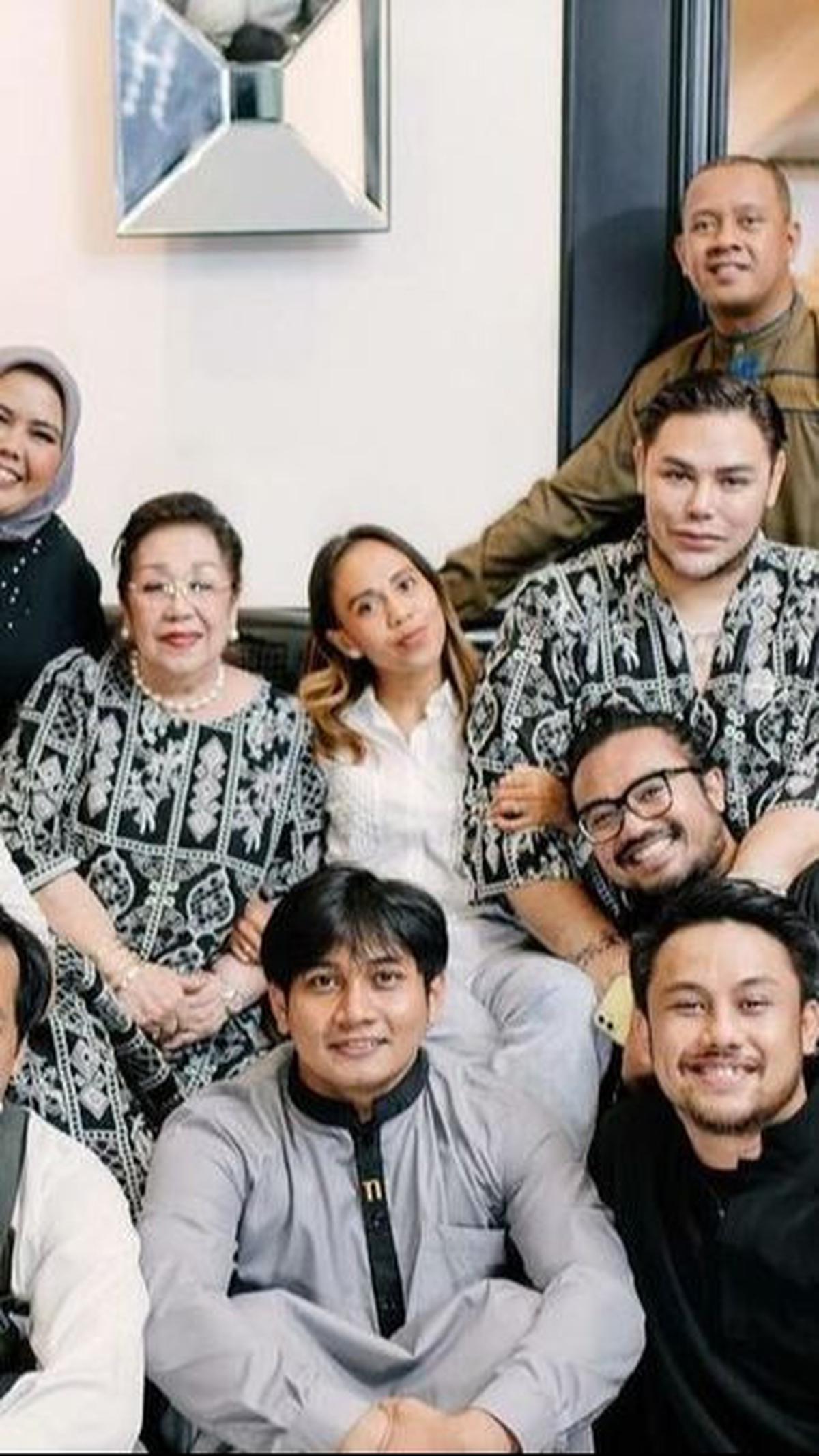 Dihadiri Sahabat