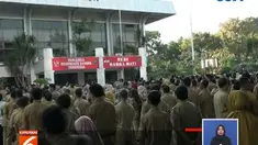Mendagri menegaskan akan memberi sanksi pada PNS yang masih bolos pada hari ini.