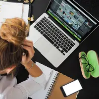 Bukan hanya karyawan, manajemen perusahaan juga memiliki peran penting untuk memastikan kesehatan mental karyawan tetap terjaga. Ini alasannya. (pexels/energepiccom)