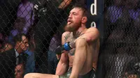 Bukan tanpa sebab, McGregor kalah pada laga tersebut dan berakhir ricuh. Kubu McGregor diduga melakukan provokasi kepada Khabib dan timnya. (AFP/Harry How)