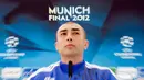 Sebelum Tuchel, Roberto Di Matteo telah merasakan hal tersebut di Chelsea. Ia ditunjuk untuk menggantikan Andre Villas-Boas yang dipecat sebagai pelatih kepala. Secara mengejutkan, Di Matteo berhasil mempersembahkan gelar Liga Champions pertama Chelsea. Pria berkebangsaan Italia tersebut kemudian dipermanenkan oleh Roman Abramovich. Namun, setelah lima bulan berselang, ia dipecat lantaran penampilan buruk The Blues di Inggris dan Liga Champions. (AFP/Adrian Dennis)