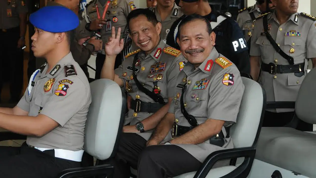 Kapolri Tito Karnavian dan Badrodin Haiti