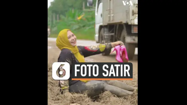 Ummu Hani mendadak viral ketika mengunggah pose eksentriknya bermandikan lumpur di sebuah area jalan rusak di Tanjung Bintang, Lampung Selatan, di akun pribadi medsosnya. Mengaku sempat paranoid, ia langsung menghapus unggahannya tersebut yang sudah ...