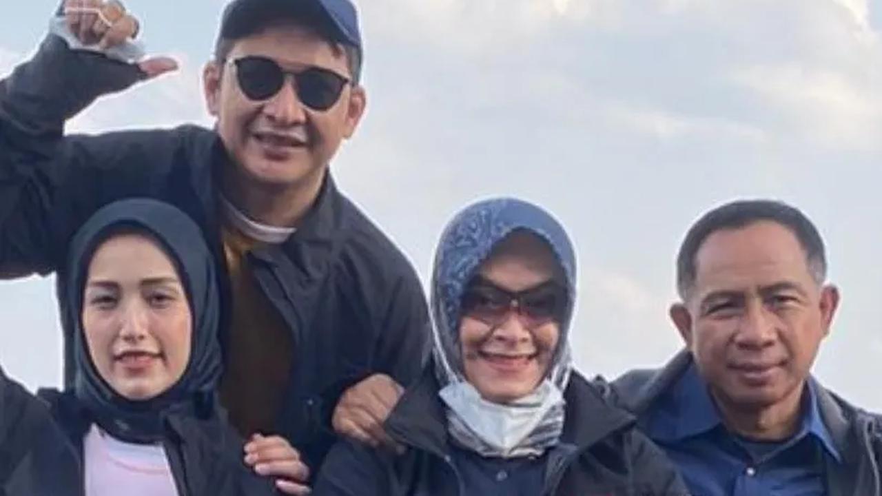 Perwira tinggi TNI ini juga dikenal dekat dengan Pasha Ungu dan sang istri. <br>