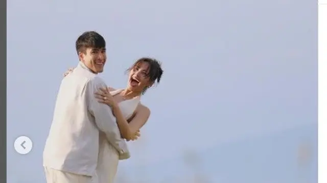 Yaya Urassaya Sperbund dilamar Nadech Kugimiya usai 12 tahun pacaran (Foto: Instagram kugimiyas)