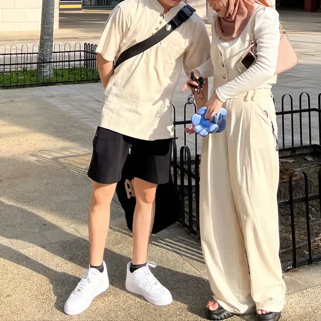 Putri Delina dan Jeffry Reksa di Singapura (Foto: Instagram @putridelinaa)