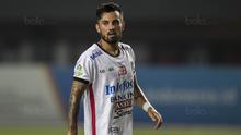 Gelandang Bali United, Stefano Lilipaly, saat tampil melawan Bhayangkara FC pada laga Liga 1 Indonesia di Stadion Patriot, Bekasi, Jumat (29/9/2017). Bhayangkara menang 3-2 atas Bali. (Bola.com/Vitalis Yogi Trisna)