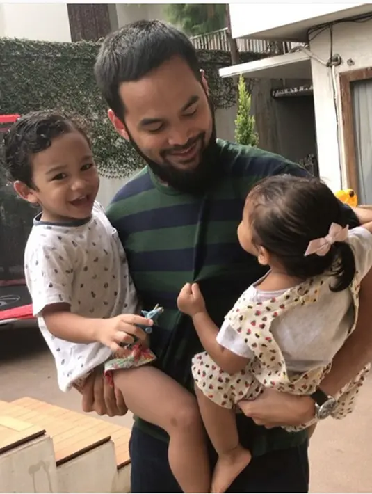 "Ya begitulah. Pertama kan mabok-mabok. Baru masuk 6 minggu gitu ya kalau nggak salah. Nggak ngidam tapi mabok-mabok saja. Dia bedrest," kata Fanny Bauty saat dihubungi wartawan melalui sambungan telepon, Selasa (3/10/2017). (Instagram/shireensungkar)