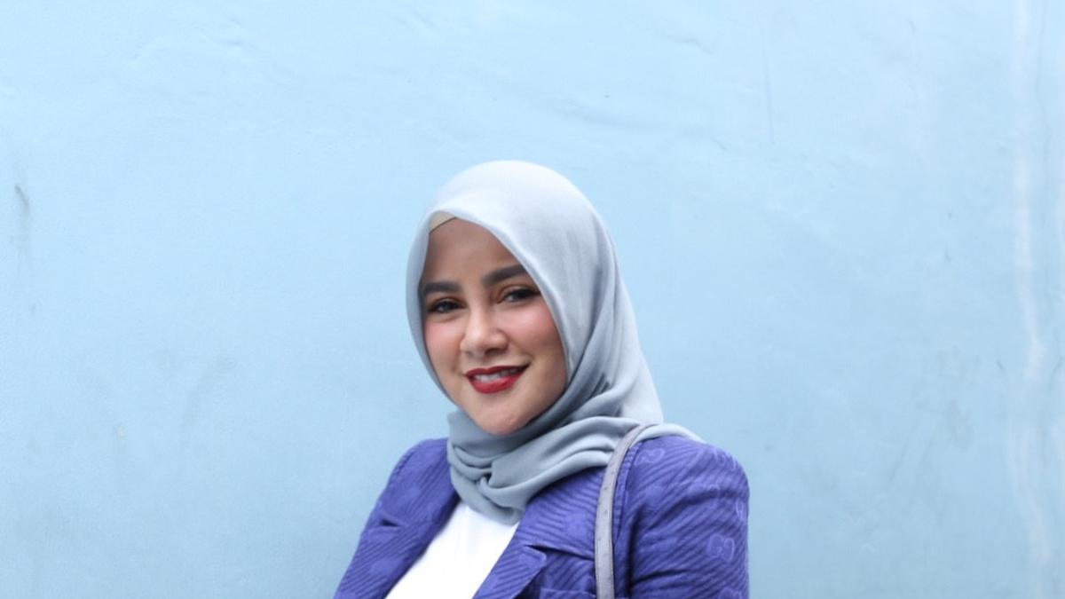 Olla Ramlan Ungkap Reaksi Bijaksana Dewi Sandra soal Keputusannya Melepas Hijab