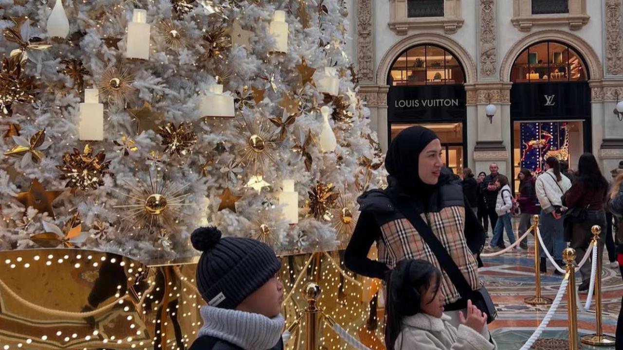 7 Potret Momen Seru Nina Zatulini Bersama Keluarga di Milan, Sorotan Hari Pertama