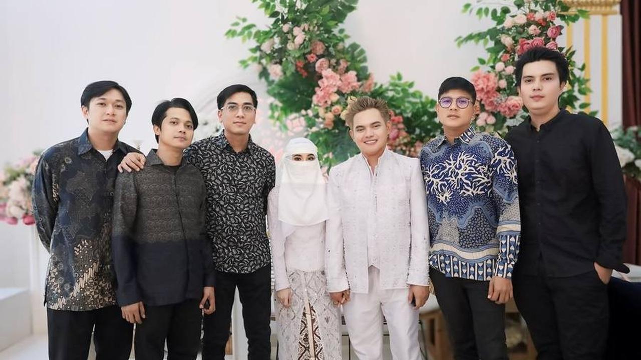 Acara pernikahan Dodhy dan Ayu dihadiri oleh personel Kangen Band lainnya, seperti Tama, Izzy, Bebe, dan Andika Mahesa, yang turut merayakan kebahagiaan pasangan ini.<br><br>