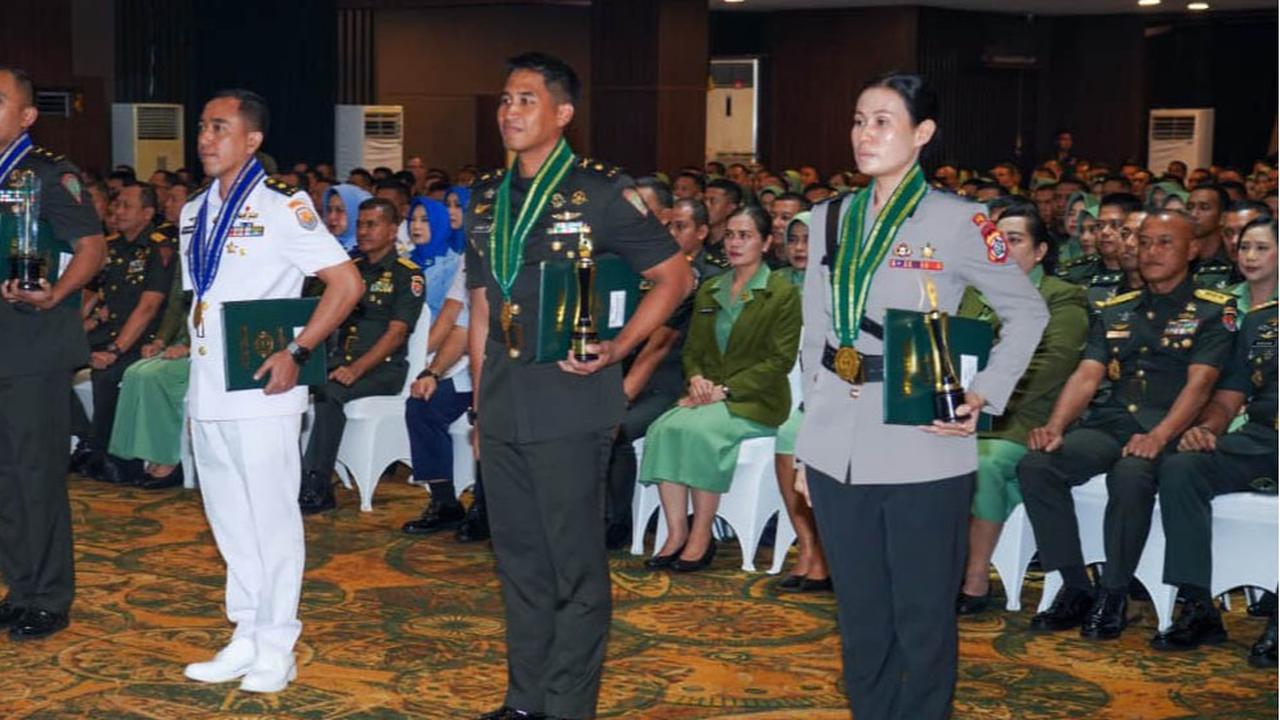 FOTO: Kasad Maruli Ingatkan Lulusan Seskoad Ditantang Jadi Pemimpin Visioner dan Inovatif