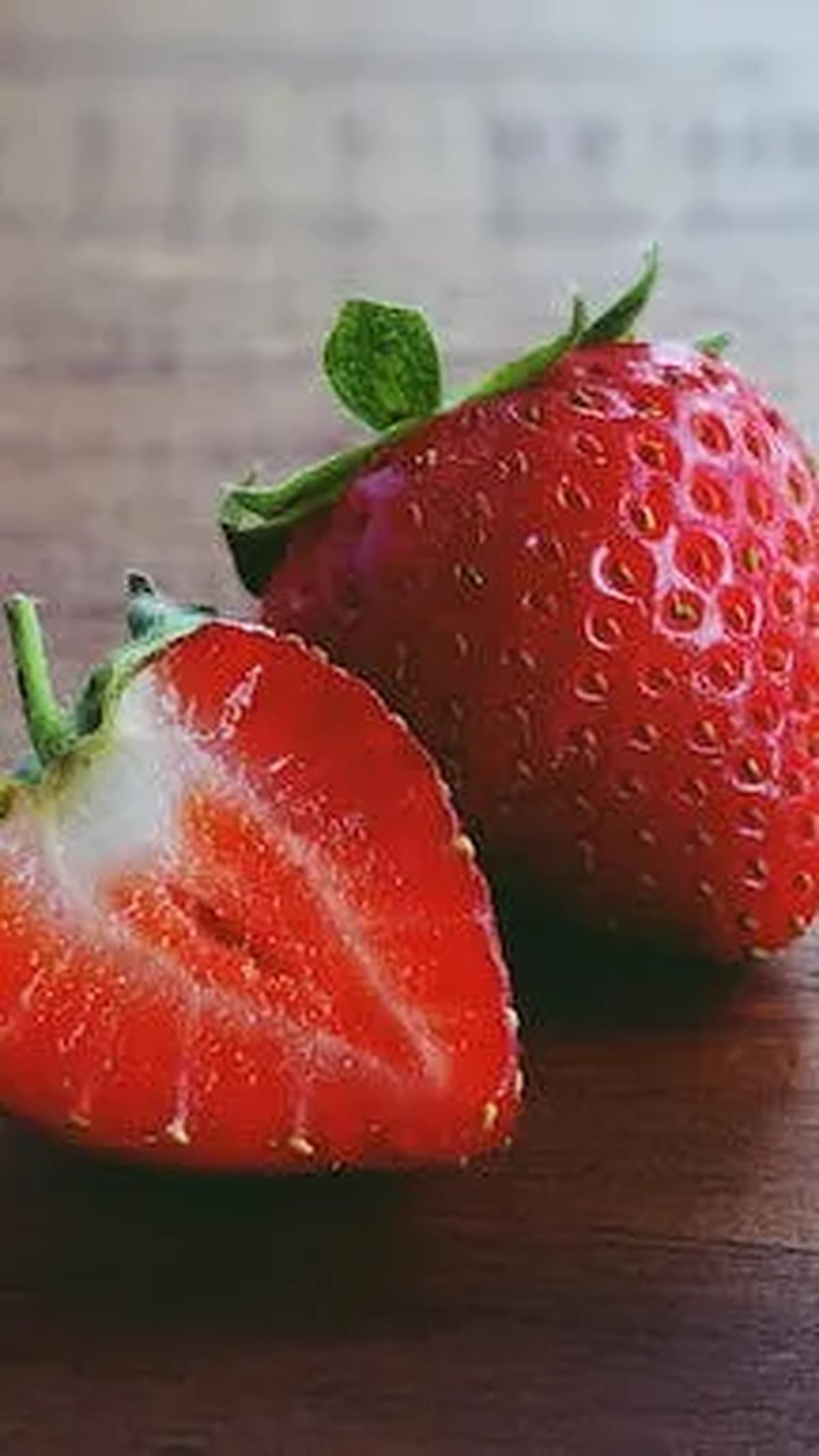 Generasi baru sering kali dihadapkan pada sejumlah tantangan, dan istilah "Strawberry Generation" muncul sebagai deskripsi bagi generasi yang dianggap rapuh dan mudah menyerah.&nbsp;