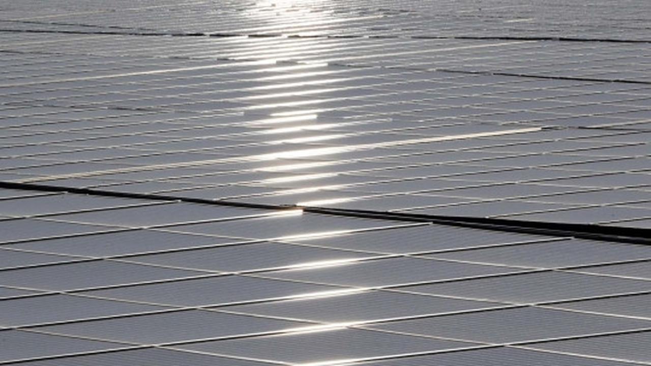 Melihat luasnya pusat tenaga surya terbesar di Eropa
