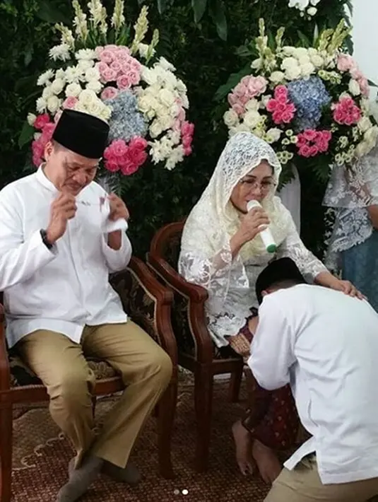 "Pengajian kemarin gue sedih banget karena minta izin sama keluarga. WO-nya kemarin nanya, gue mau disiapin pidato minta izin ke orangtua nggak. Karena biasanya gue orangnya nggak pakai teks tapi improvisasi, jadi langsung ngomong." ujarnya. (aldosinarta)