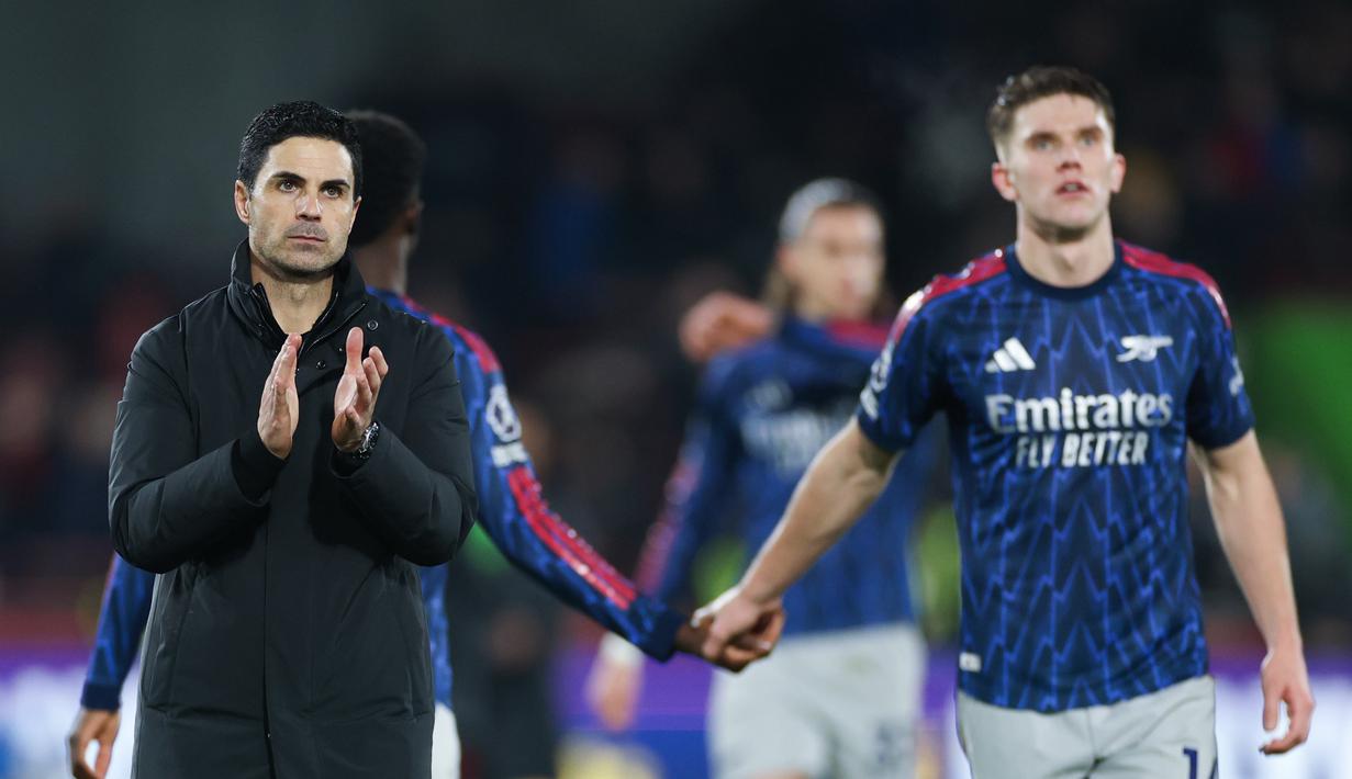 Kegagalan The Gunners meraih kemenangan di markas Brentford membuat tim asuhan Mikel Arteta itu kini hanya unggul empat poin di atas Man City yang berada di posisi kedua dalam klasemen Premier League. (AP Photo/Ian Walton)