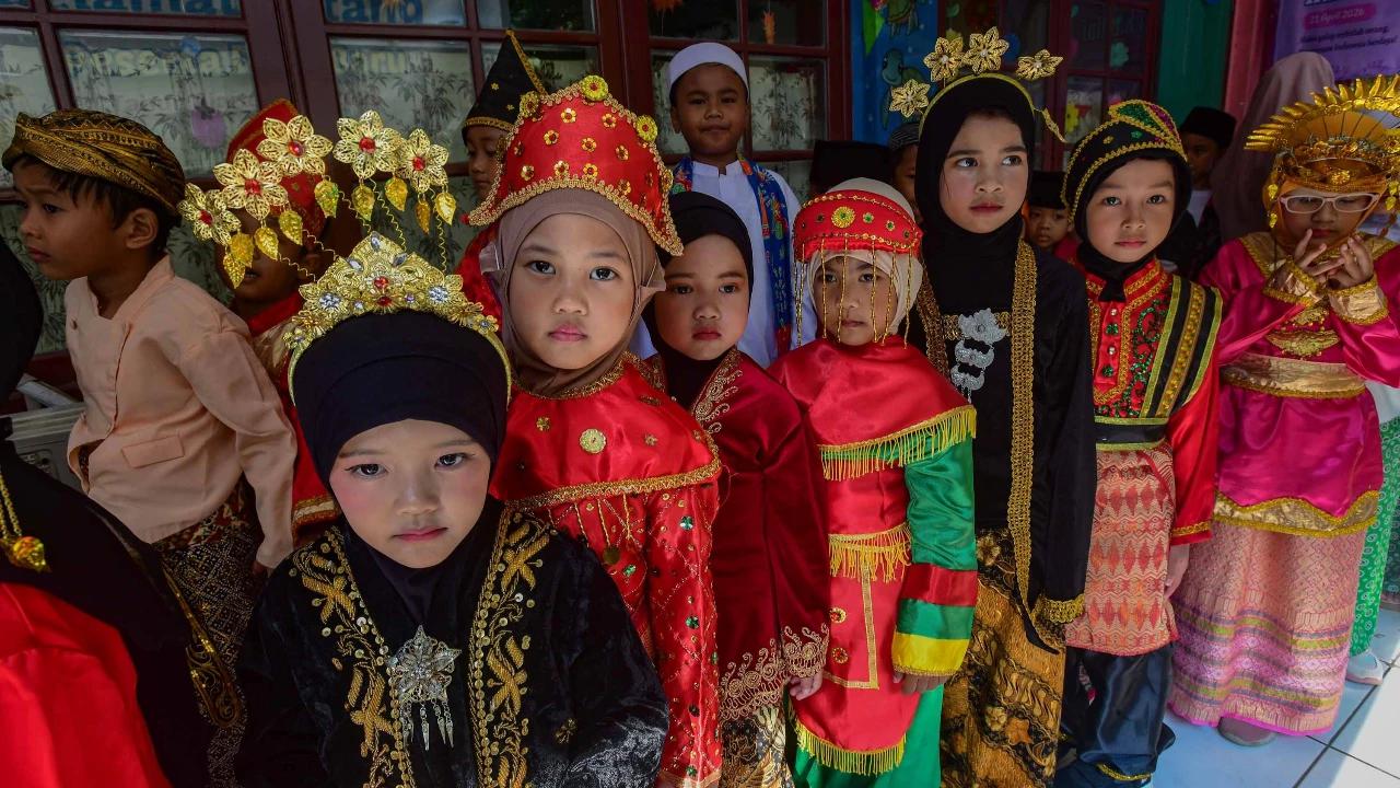 FOTO: Antusias Murid TK Tampil dalam Pergelaran Busana Tradisional Hari Kartini