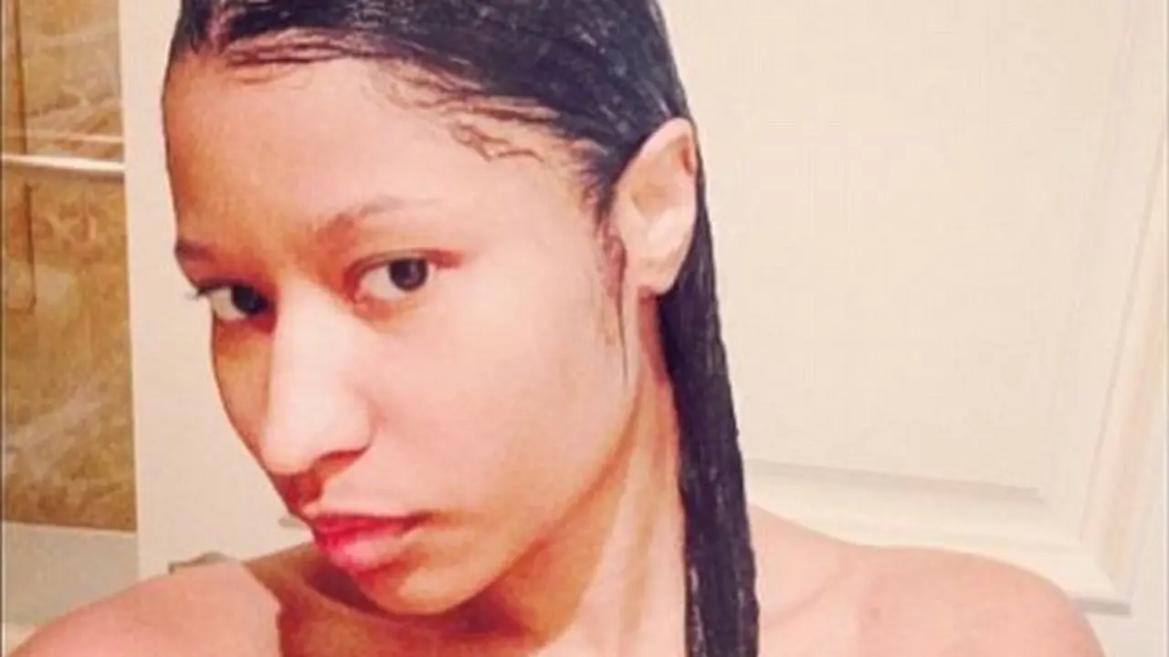 Nicki Minaj Buat Heboh dengan Foto Kamar Mandi