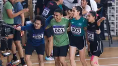Selebritas Indonesia, Cinta Laura (kedua kanan) melakukan selebrasi bersama timnya (kiri ke kanan) Bastian Steel, Raditya Dika, dan Aqeela Calista setelah memenangkan lomba lari estafet 400 meter nomor campuran Turnamen Olahraga Selebriti Indonesia (TOSI) di GOR UNJ, Rawamangun, Jakarta, Minggu (30/07/2023). Mereka berhasil finis dengan catatan waktu 1 menit 0,59 detik. (Bola.com/Bagaskara Lazuardi)
