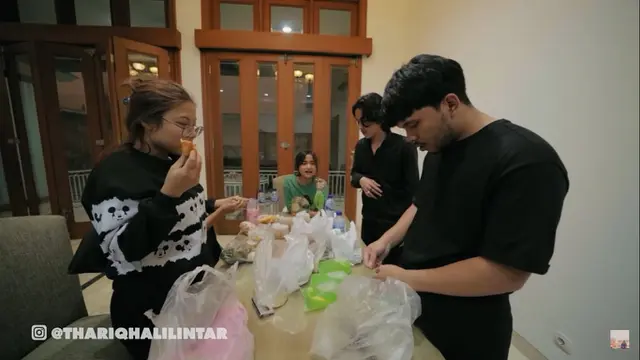 Thariq dan Fuji Bukber di Rumah Baru