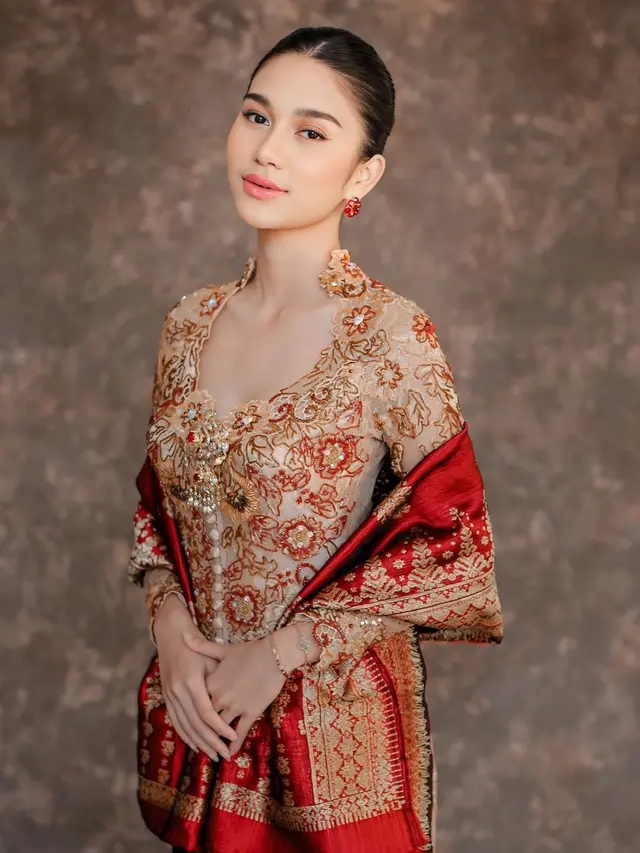 Potret Serasi Azizah Salsha dan Pratama Arhan Bak Pasangan Bangsawan dalam Balutan Adat Minang