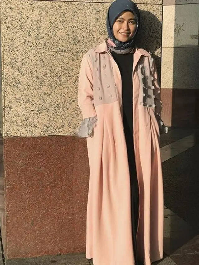 [Bintang] Mantap Berhijab, Ini 3 Gaya Rocking Chic Tantri Kotak yang Super Cool