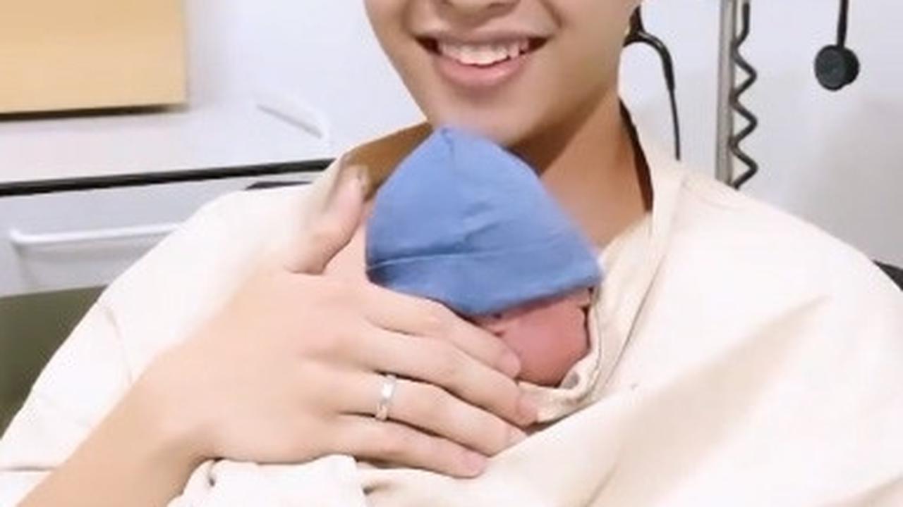 Dinda Hauw dan Rey Mbayang