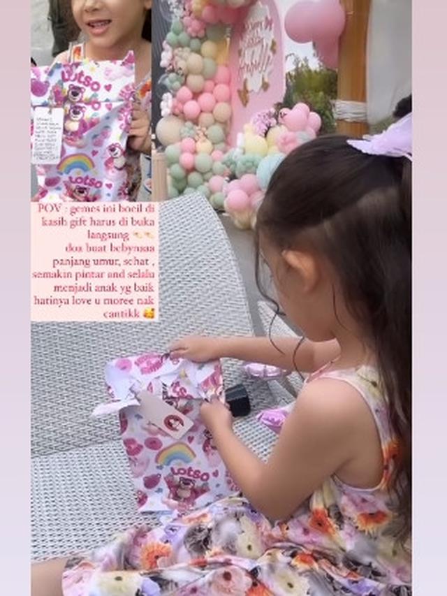 7 Potret Aura Kasih Rayakan Ulang Tahun ke-5 Putrinya, Dapat Hadiah Kelinci