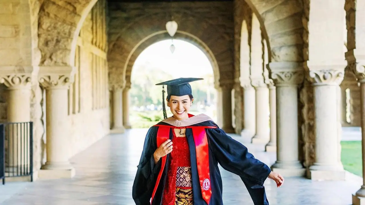Maudy Ayunda Raih Gelar S2 di Stanford University