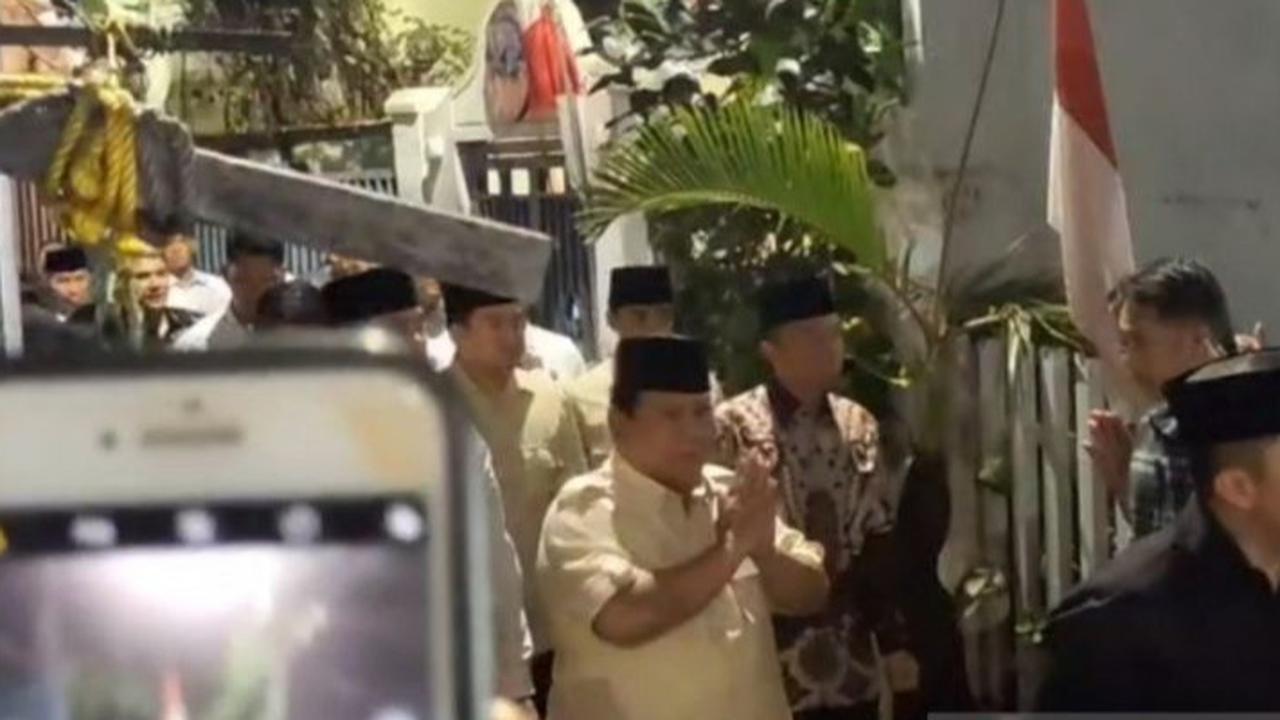 Kunjungi Rumah Duka, Prabowo Beri Bantuan Rumah untuk Keluarga Affan Kurniawan