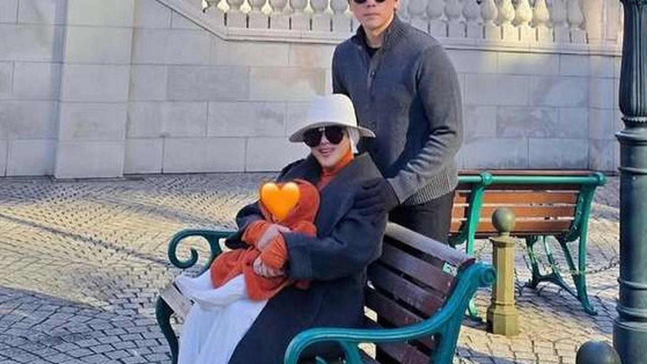 8 Potret Syahrini Bagikan Kebersamaan dengan Reino Barack dan sang Anak saat Berada di Jepang
