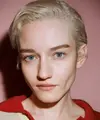 Julia Garner didapuk jadi brand ambassador LOEWE.