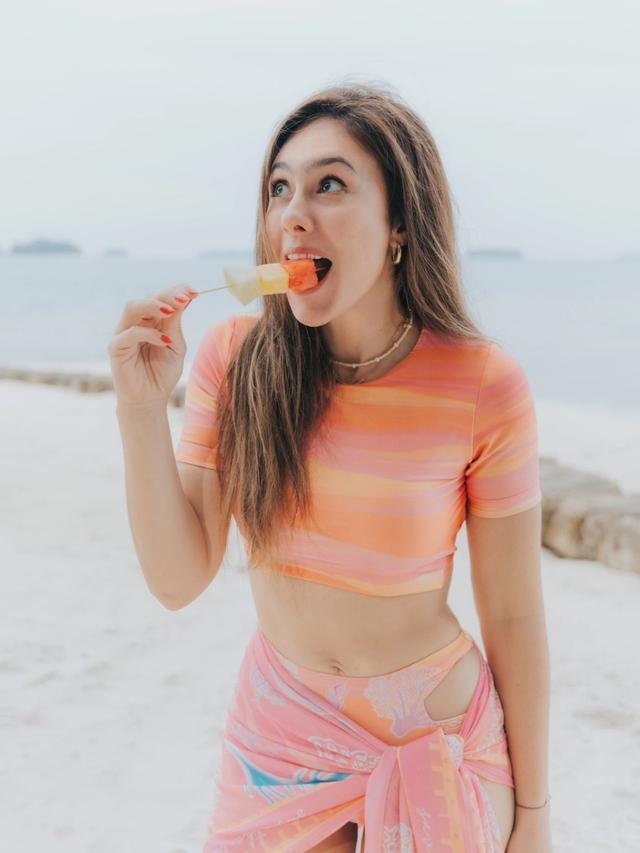 6 Potret Penampilan Wulan Guritno Rayakan Ultah ke-43, Bak ABG Usia 20-an Tahun