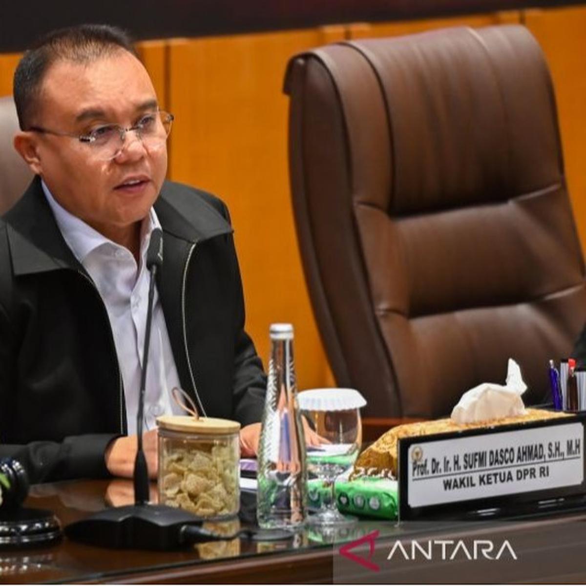 Trivia Politik: Pimpinan DPR Bantah Terima Surat Presiden Prabowo soal Pergantian Kapolri