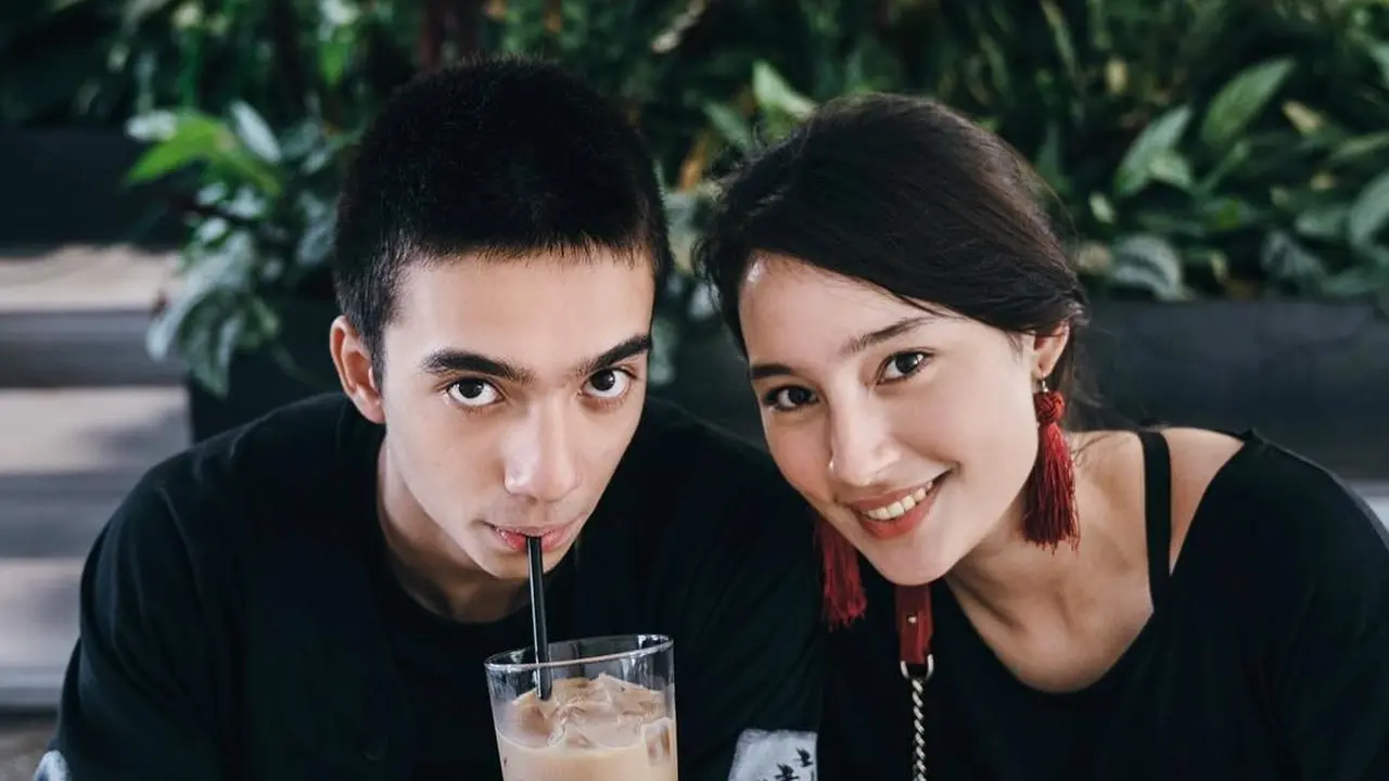 [Bintang] Seperti Pacaran, 4 Gaya Kakak Beradik Seleb yang Bikin Baper