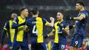 Para pemain Bournemouth merayakan gol pertama ke gawang Manchester United yang dicetak Dominic Solanke (kanan) pada laga pekan ke-16 Liga Inggris 2023/2024 di Old Trafford Stadium, Sabtu (9/12/2023). (AP Photo/Jon Super)