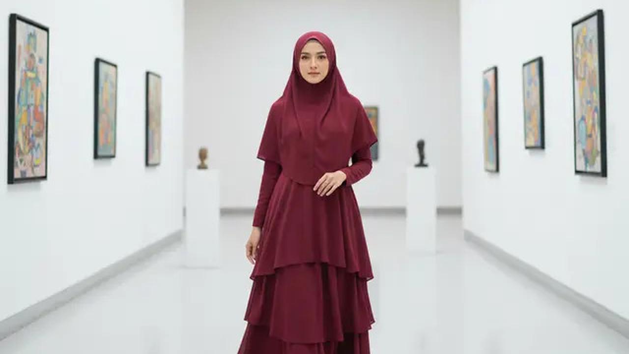 9 Gamis Set Hijab Syar'i Terbaru 2025, Outfit Simple Elegan untuk Harian