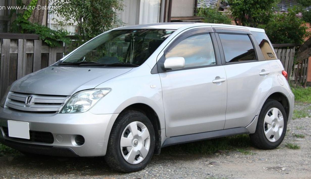 Toyota ist merupakan city car mirip Yaris dan Vitz. Mesin yang digunakan pun sama seperti yang digunakan Yaris generasi pertama, yaitu mesin 1.500cc 4-silinder berkode 1NZ-FE. Mesin ini menghasilkan tenaga 110 Hp dengan torsi puncak 143 Nm. Masa produksi mobil ini dimulai sejak tahun 2002 hingga 2007. (Source: auto-data.net)