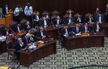 FOTO: Reaksi Wajah Anies-Cak Imin dan Ganjar-Mahfud Menyimak Sidang Putusan Sengketa Pilpres 2024 di MK
