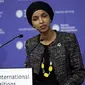 Ilhan Omar adalah anggota terpilih untuk Kongres Amerika Serikat yang mewakili Minnesota. Dia adalah seorang mantan pengungsi dari Somalia dan beragama Muslim. (AP Photo/Christophe Ena)