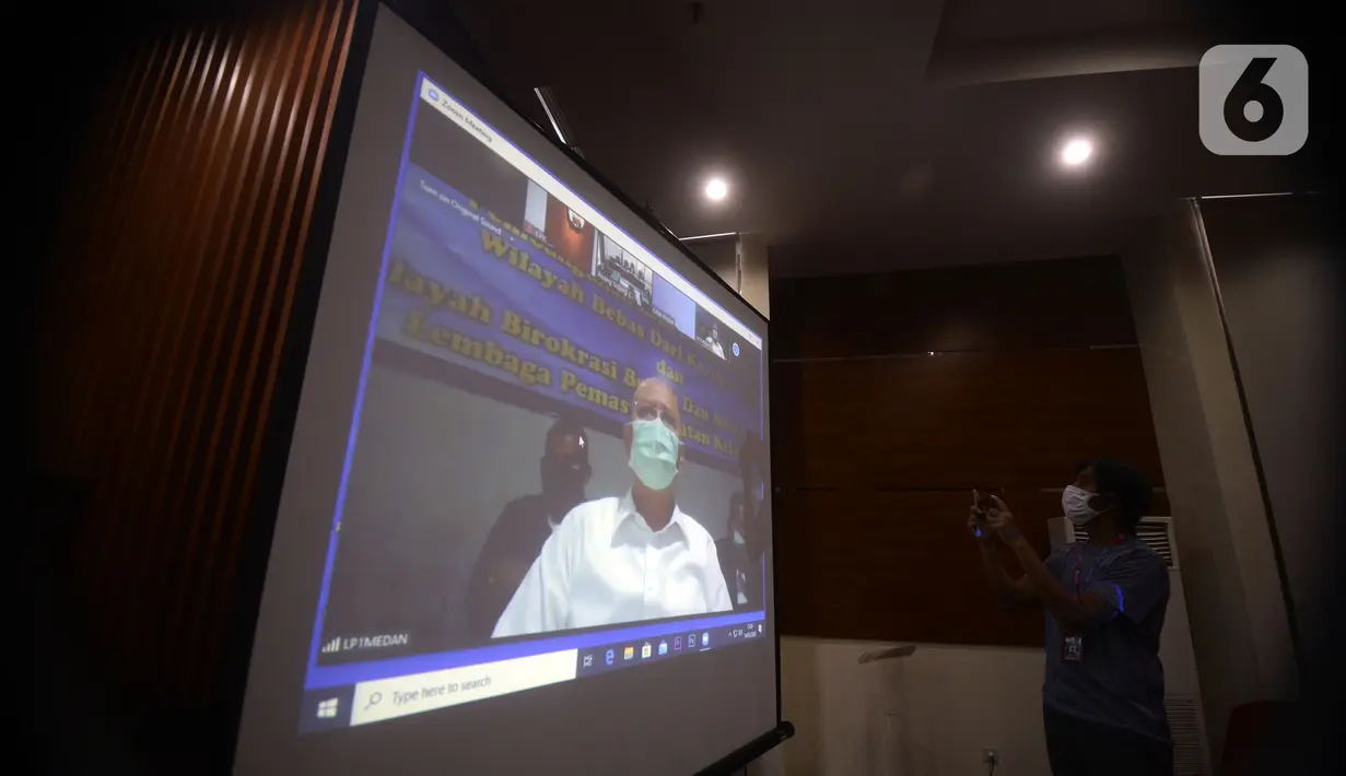 Wali Kota nonaktif Medan Tengku Dzulmi Eldin menjalani sidang pembacaan tuntutan secara video conference di Gedung KPK, Jakarta, Kamis (14/5/2020). Tengku Dzulmi Eldin terlibat dalam kasus dugaan menerima suap proyek dan jabatan pada Pemkot Medan tahun 2019. (merdeka.com/Dwi Narwoko)