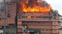 Hotel Novita yang terbakar berada di jantung Kota Jambi. (Dok. Istimewa/B Santoso)