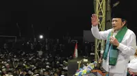 Raja Dangdut Rhoma Irama menemui ribuan penggemarnya di Jember dalam peringatan Maulid Nabi di Lapangan Sukowono, Minggu (3/1/2019). (Istimewa)