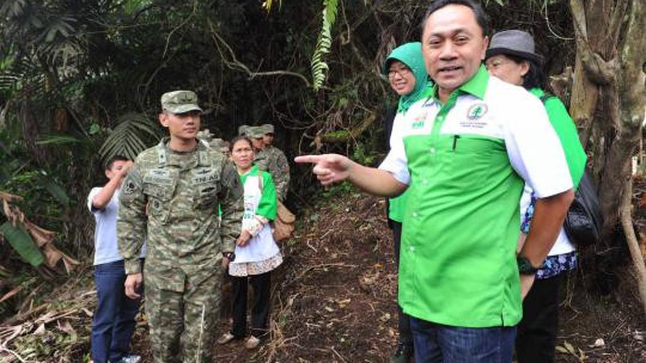 Agus Yudhoyono bersama Menhut tanam pohon di Bogor
