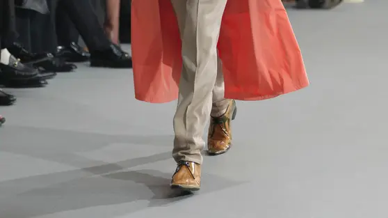 Sepatu Transparan Saint Laurent di Paris Fashion Week Dikaitkan dengan Fetish Kaki