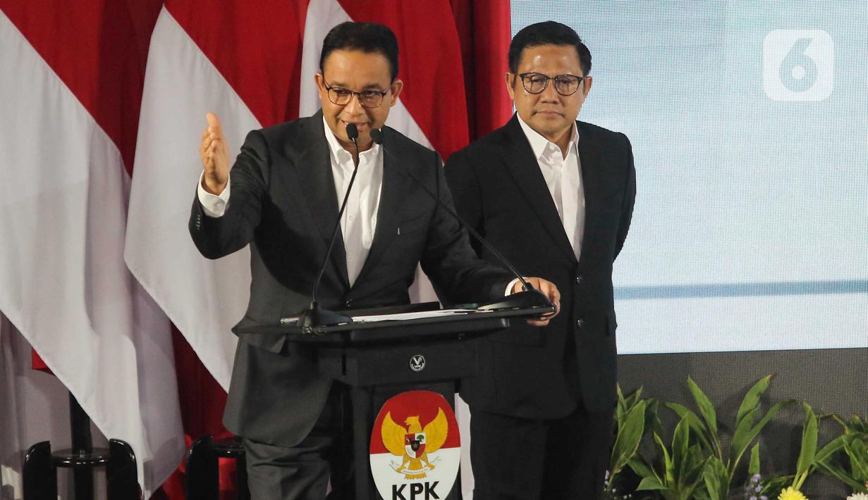 Capres-Cawapres nomor urut 1 Anies Baswedan (kiri) dan Muhaimin Iskandar menyampaikan paparan Penguatan Anti Korupsi untuk Penyelenggara Negara Berintegritas (Paku Integritas) di Gedung Merah Putih KPK, Jakarta, Rabu (17/1/2024). (Liputan6.com/Angga Yuniar)