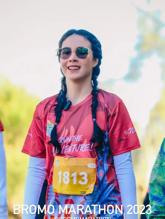 Makeup tipis dengan tampilan natural bikin wajah Arumi Bachsin terlihat fresh [@arumibachsin_94]